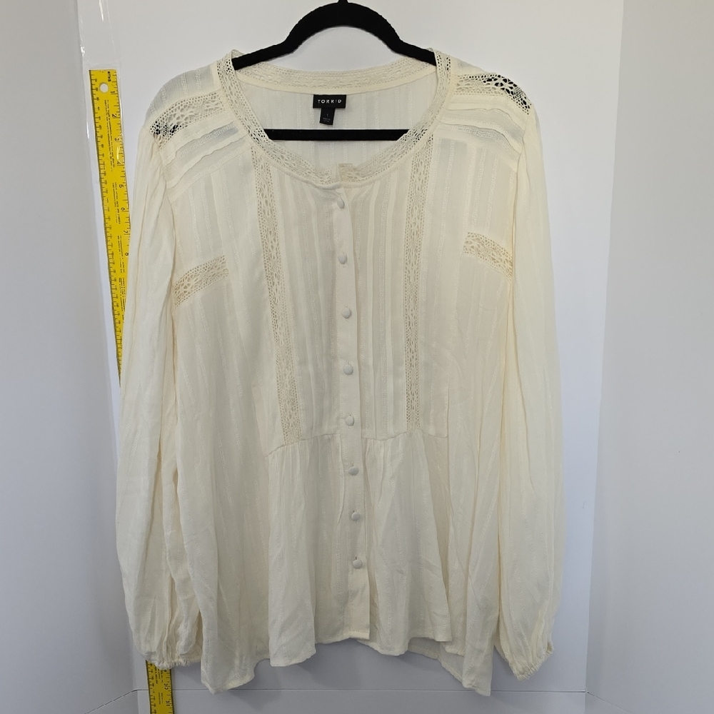 Torrid Size 16 Cream Lace Button-Down Blouse